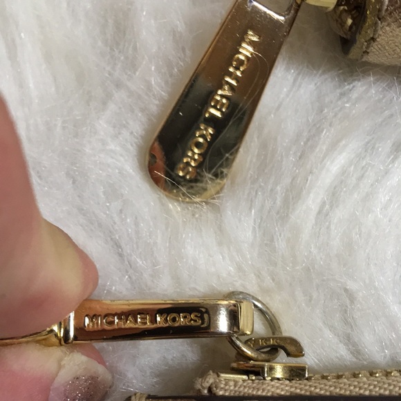 🎉HOST PICK🎉Stunning Micheal Kors 2pc Wallet/Wristlet Set - Picture 8 of 13